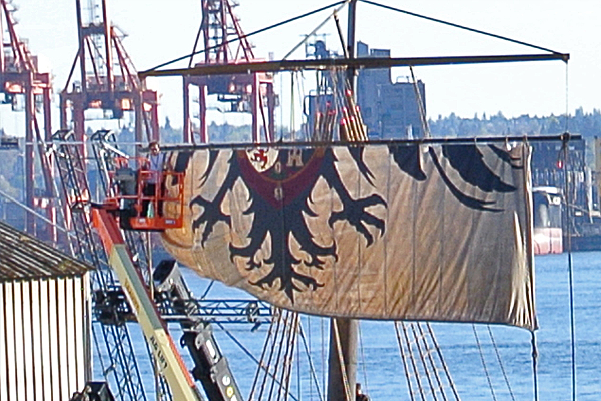 Black Pearl Mast.jpg