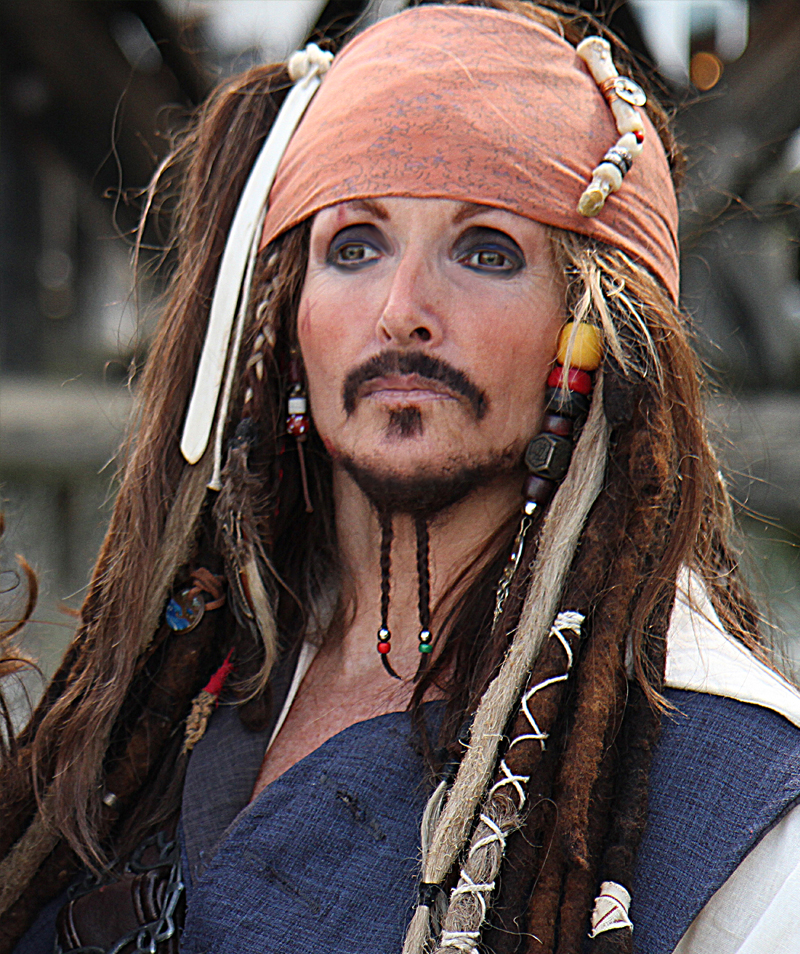 Джекуу. Гримм Джека воробья. Капитан Джек Воробей макияж. Хью Джекман в роли Джека воробья. Пираты Карибского моря мама Джека воробья.
